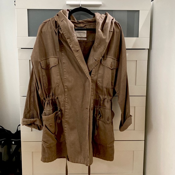 Aritzia Community / Loose fitting hood with embroidery on back - Picture 3 of 6